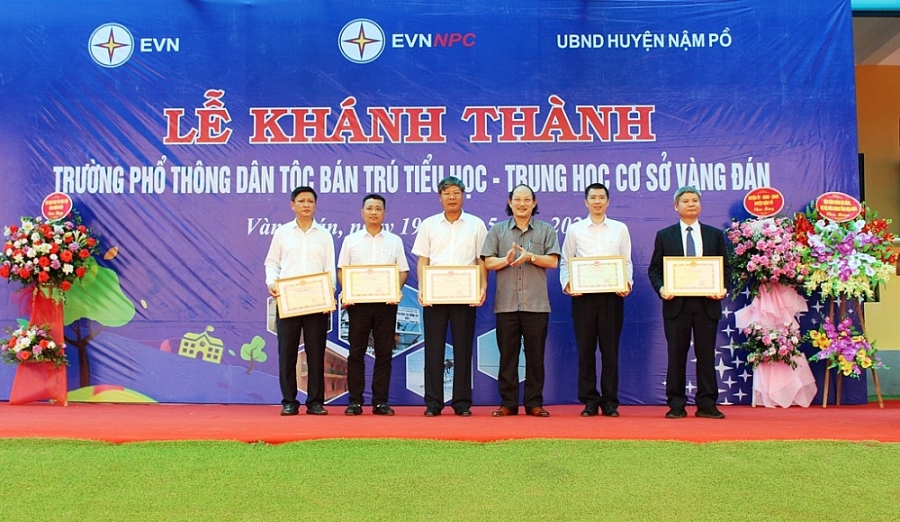 Khánh thành và trao tặng công trình Trường Dân tộc bán trú xã Vàng Đán