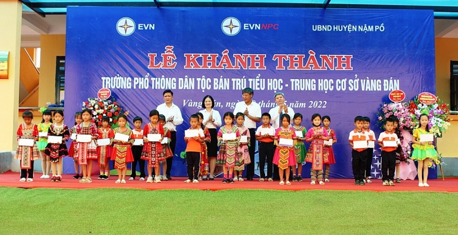 Khánh thành và trao tặng công trình Trường Dân tộc bán trú xã Vàng Đán