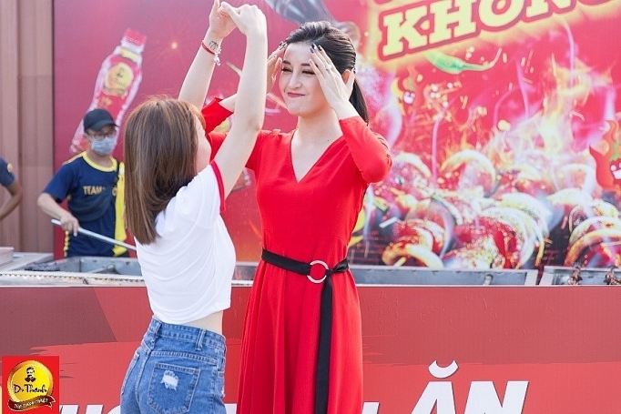 Lễ hội Phố hàng nóng đến Đà Nẵng truoc gio khai man le hoi pho hang nong