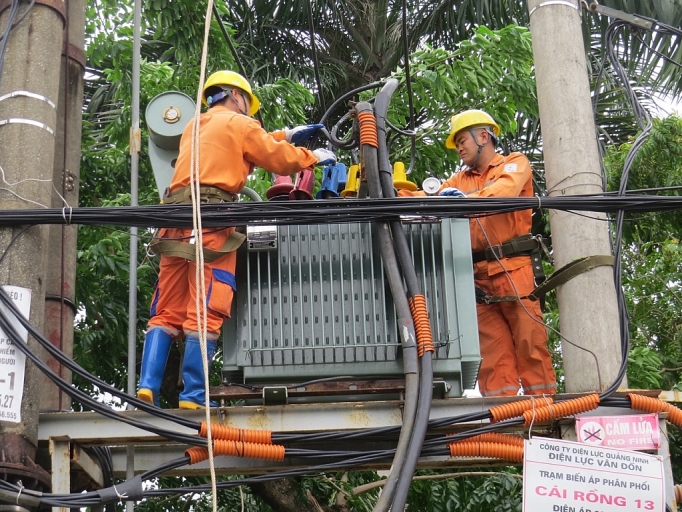 PC Quảng Ninh đảm bảo cung cấp điện ổn định mùa nắng nóng và mưa bão pc quang ninh dam bao cung cap dien on dinh mua nang nong va mua bao