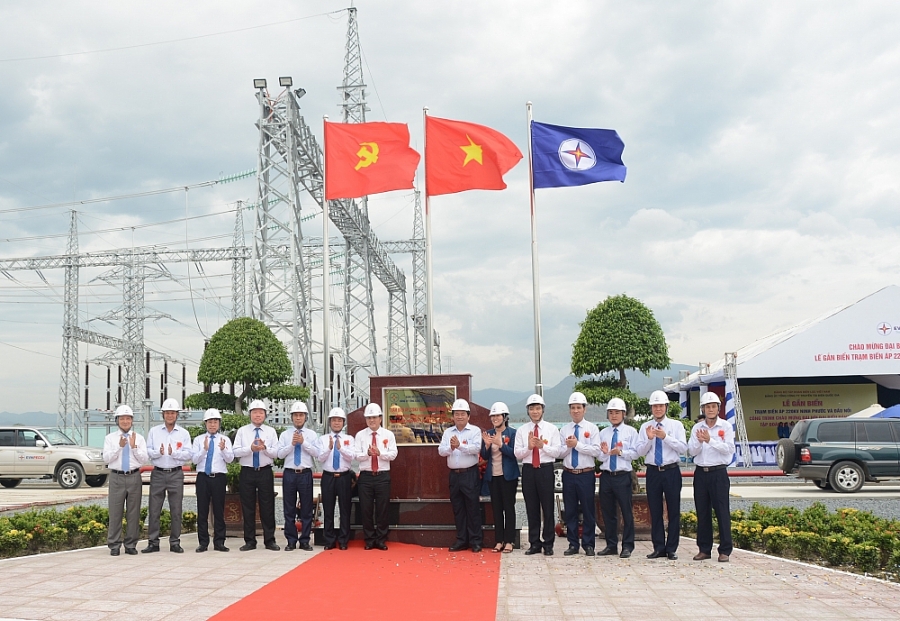 tiep tuc phat huy suc manh lanh dao toan dien thuc hien tot nhiem vu dam bao cung cap phuc trien kinh te xa hoi cua dat nuoc