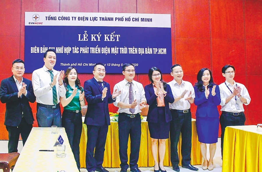 Phát triển bền vững nguồn điện mặt trời áp mái phat trien ben vung nguon dien mat troi ap mai