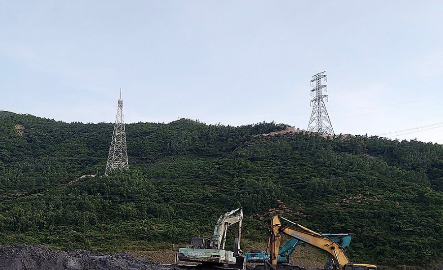 Phấn đấu về đích đúng hẹn đường dây 500kV mạch 3 Phấn đấu về đích đúng hẹn đường dây 500kV mạch 3