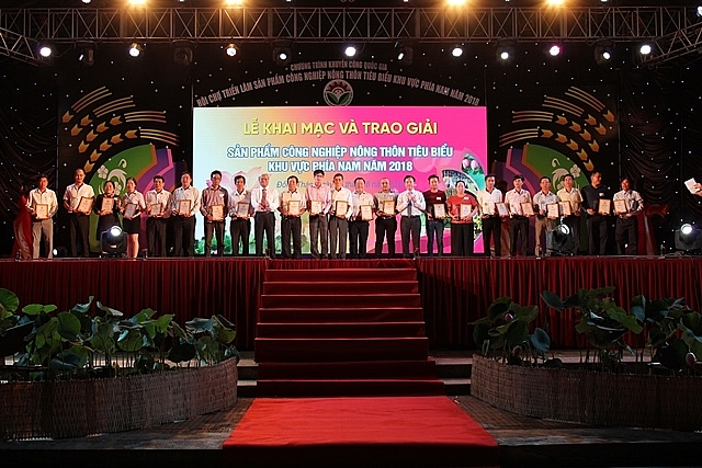Tôn vinh những sản phẩm công nghiệp nông thôn tiêu biểu ton vinh nhung san pham cong nghiep nong thon tieu bieu