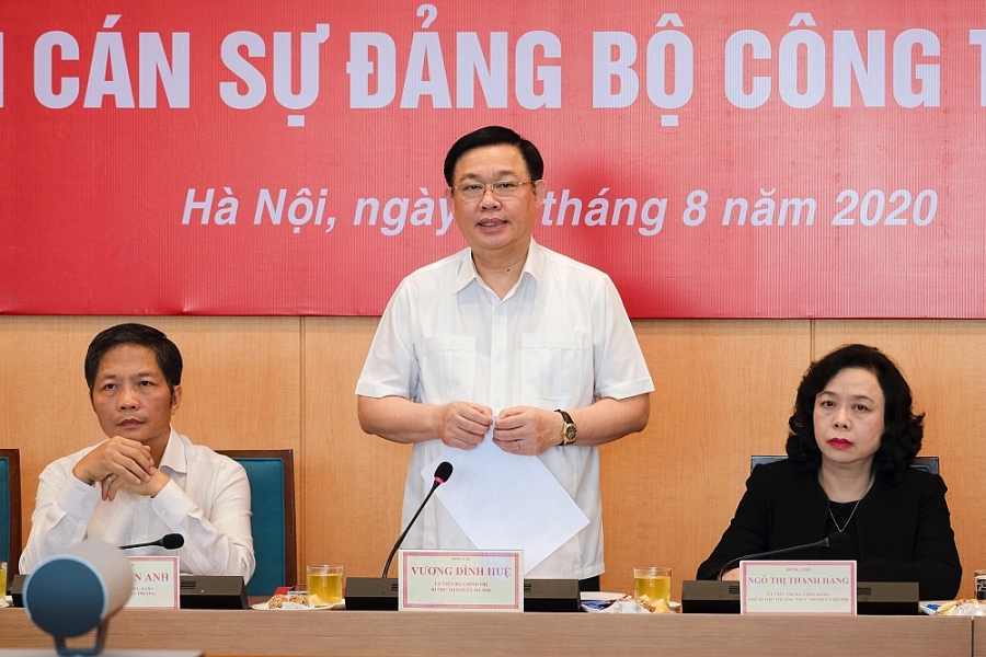 Chung tay, phối hợp chặt chẽ với TP Hà Nội đẩy mạnh phát triển công nghiệp và thương mại cho xứng tầm Trung tâm kinh tế - chính trị của cả nước Chung tay, phối hợp chặt chẽ với TP Hà Nội đẩy mạnh phát triển công nghiệp và thương mại cho xứng tầm Trung tâm kinh tế chính trị của cả nước