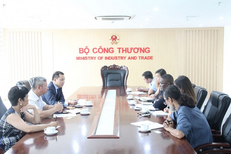 Thứ trưởng Bộ Công Thương Đặng Hoàng An: Việt Nam ưu tiên phát triển năng lượng sạch Thứ trưởng Bộ Công Thương Đặng Hoàng An: Việt Nam ưu tiên phát triển năng lượng sạch