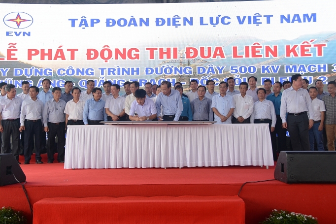 Phó Thủ tướng Trịnh Đình Dũng phát động thi đua liên kết thi công xây dựng các công trình đường dây 500 kV (mạch 3) pho thu tuong trinh dinh dung phat dong thi dua lien ket thi cong xay dung cac cong trinh duong day 500 kv mach 3