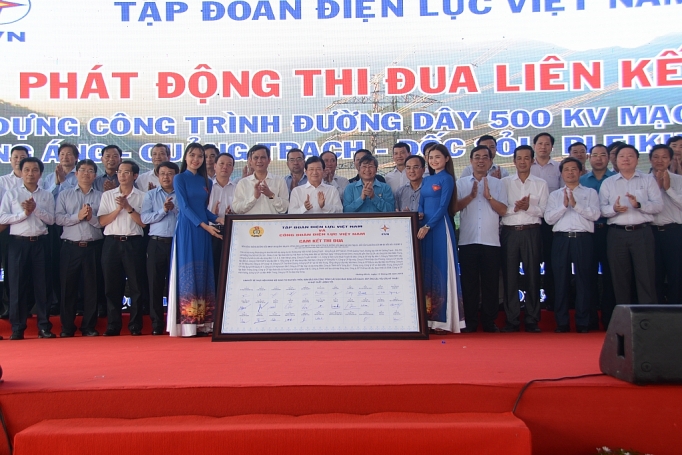 Phó Thủ tướng Trịnh Đình Dũng phát động thi đua liên kết thi công xây dựng các công trình đường dây 500 kV (mạch 3) pho thu tuong trinh dinh dung phat dong thi dua lien ket thi cong xay dung cac cong trinh duong day 500 kv mach 3
