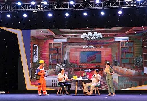 evnnpc ton vinh nhung nhan to doi moi vi dich vu khach hang