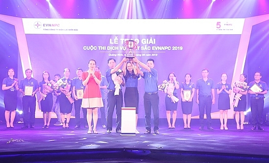 evnnpc ton vinh nhung nhan to doi moi vi dich vu khach hang