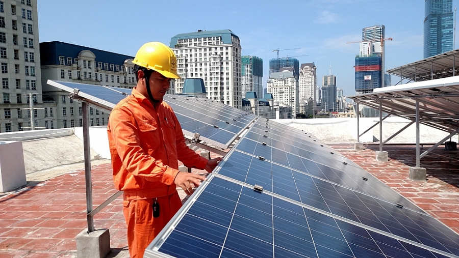 Công đoàn EVN và SolarBK ký kết hợp tác phát triển điện mặt trời mái nhà