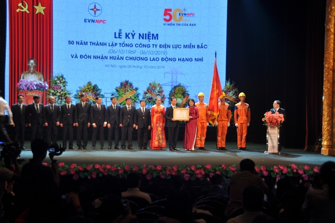 EVNNPC kỷ niệm 50 năm ngày thành lập và đón nhận Huân chương lao động hạng Nhì evnnpc ky niem 50 nam ngay thanh lap va don nhan huan chuong lao dong hang nhi