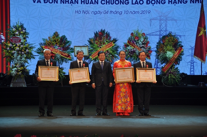 EVNNPC kỷ niệm 50 năm ngày thành lập và đón nhận Huân chương lao động hạng Nhì evnnpc ky niem 50 nam ngay thanh lap va don nhan huan chuong lao dong hang nhi