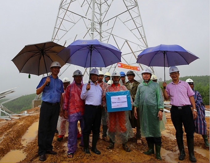 EVNNPT biểu dương các nhà thầu xây lắp đảm bảo tiến độ thi công dự án đường dây 500 kV mạch 3 evnnpt bieu duong cac nha thau xay lap dam bao tien do thi cong du an duong day 500 kv mach 3