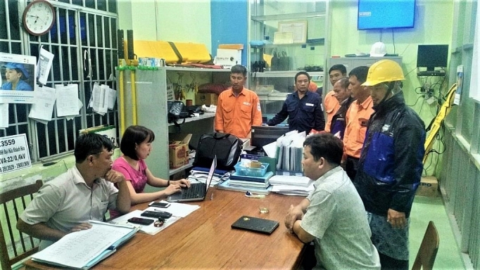 Khoảng 200.000 khách hàng bị mất điện bởi bão số 6 khoang 200000 khach hang bi mat dien boi bao so 6