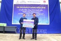 EVNNPC: Gắn biển công trình Thắp sáng đường quê tại Sơn La