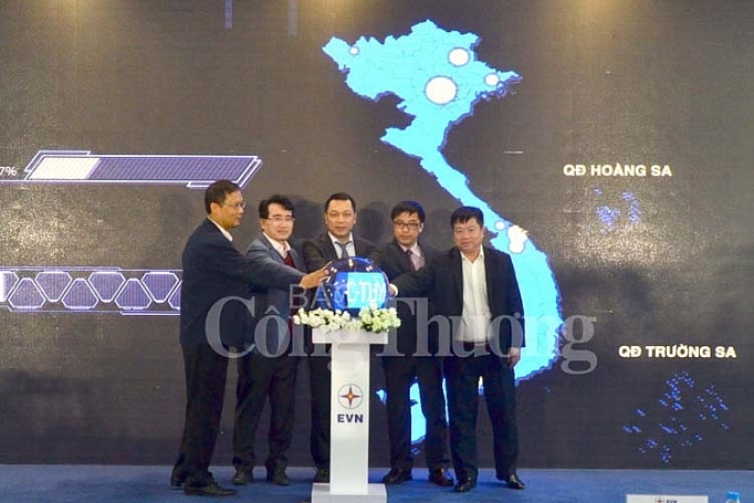 Khách hàng hưởng lợi từ dịch vụ điện trực tuyến của ngành điện miền Bắc khach hang huong loi gi tu dich vu dien truc tuyen cua nganh dien mien bac