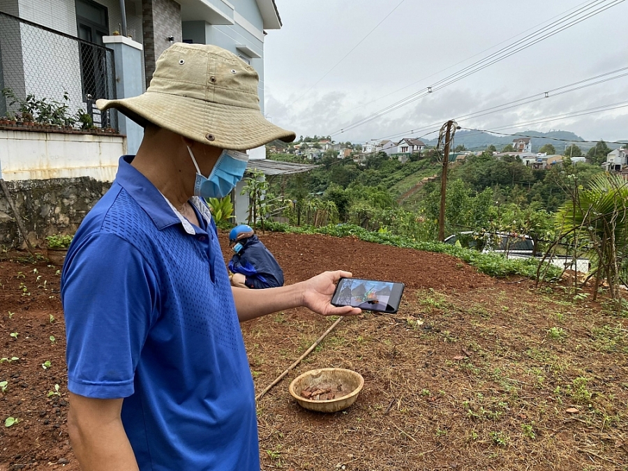 Dùng smartphone để tuyên truyền bảo vệ an toàn lưới điện truyền tải Dùng smartphone để tuyên truyền bảo vệ an toàn lưới điện truyền tải