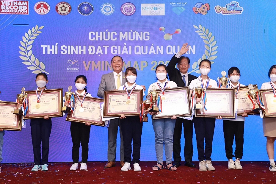 12 thí sinh Cuộc thi Sơ đồ Tư duy Việt Nam 2021 được trao bằng xác lập Kỷ lục Việt Nam 12 thí sinh Cuộc thi Sơ đồ Tư duy Việt Nam 2021 được trao bằng xác lập Kỷ lục Việt Nam