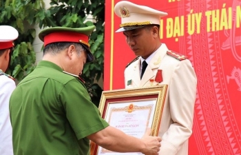 Đại úy Thái Ngô Hiếu được trao Huân chương Dũng cảm của Chủ tịch nước