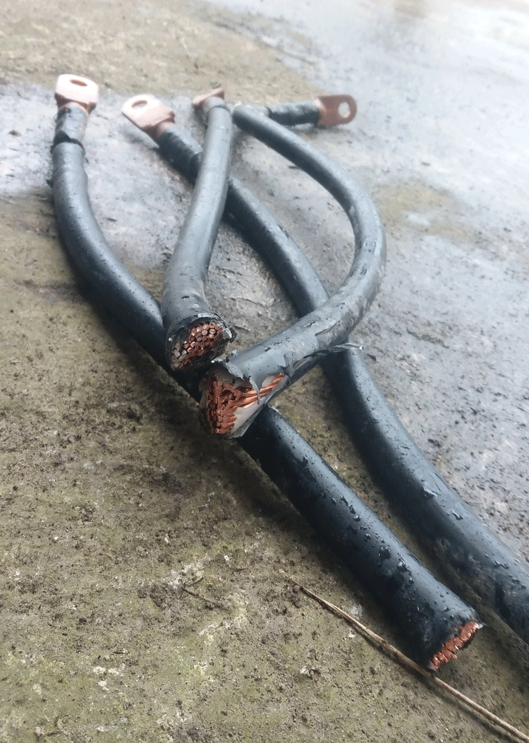 Bị bỏng khi cắt trộm dây cáp biến áp co the bi bong khi dang cat trom day cap bien ap