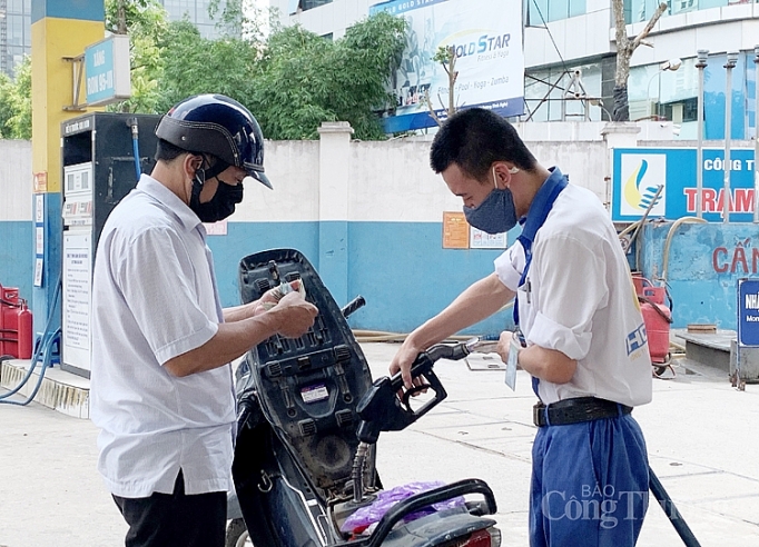 Cước vận tải vẫn "cao" khi giá xăng dầu xuống "thấp" cuoc van tai van dung im khi gia xang dau giam