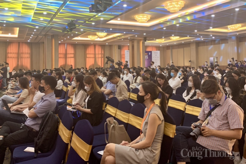 Diễn đàn toàn cảnh thương mại điện tử Việt Nam 2022 tại Hà Nội Diễn đàn toàn cảnh thương mại điện tử Việt Nam 2022 tại Hà Nội