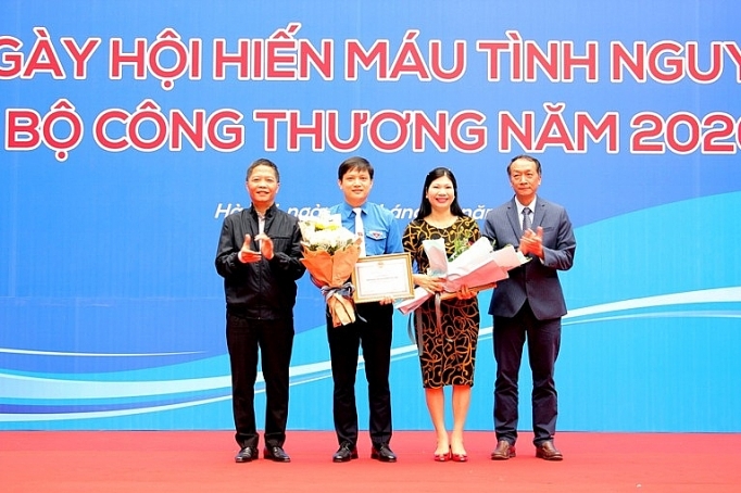 Công đoàn Bộ Công Thương học tập và làm theo tư tưởng, đạo đức, phong cách Hồ Chí Minh cong doan bo cong thuong hoc tap va lam theo tu tuong dao duc phong cach ho chi minh
