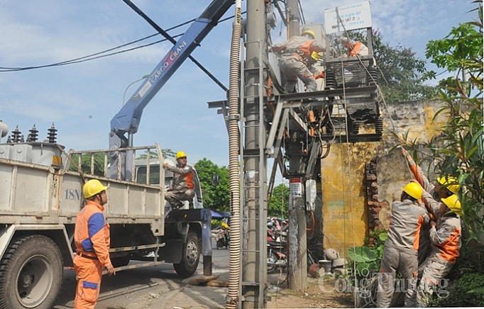 PC Nam Định: Nhiều giải pháp bảo đảm cung ứng điện mùa nắng nóng pc nam dinh nhieu giai phap bao dam cung ung dien mua nang nong