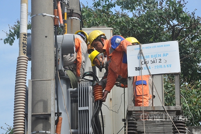 PC Nam Định: Nhiều giải pháp bảo đảm cung ứng điện mùa nắng nóng pc nam dinh nhieu giai phap bao dam cung ung dien mua nang nong
