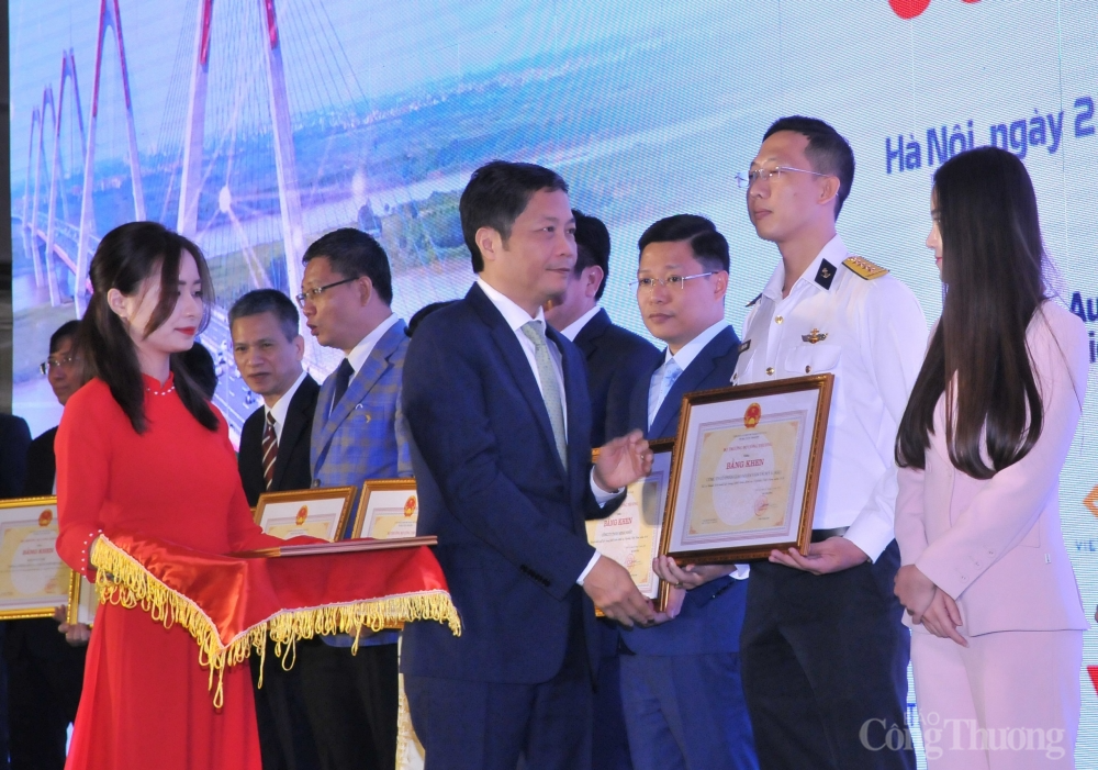 Ngành logistics: Tháo gỡ “điểm nút”, tạo “bước nhảy” về chất