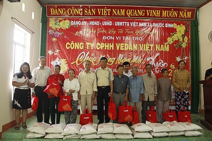 vedan viet nam tang 1000 phan qua tet cho nguoi dan kho khan tinh dong nai