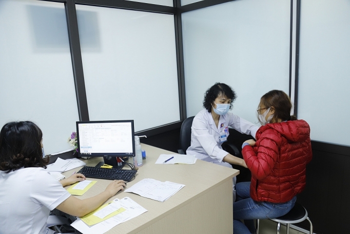 Có nên khám, tầm soát, điều trị ung thư trong tâm dịch Covid? bac sy benh vien k giai dap nguoi benh co nen den kham tam soat ung thu va dieu tri trong tam dich covid 19