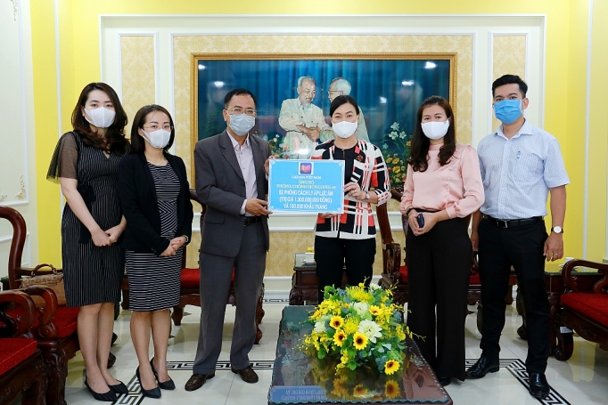 Lazada ủng hộ 100.000 khẩu trang và 2 phòng cách ly áp lực âm lazada ung ho 100000 khau trang va 2 phong cach ly ap luc am