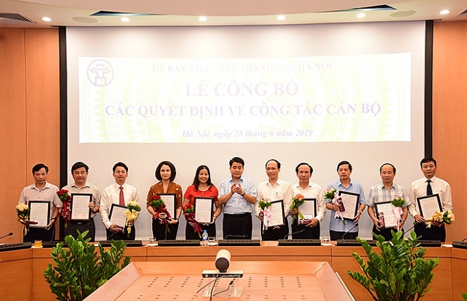 Hà Nội tổ chức lễ công bố các quyết định về công tác cán bộ năm 2019 ha noi to chuc le cong bo cac quyet dinh ve cong tac can bo nam 2019
