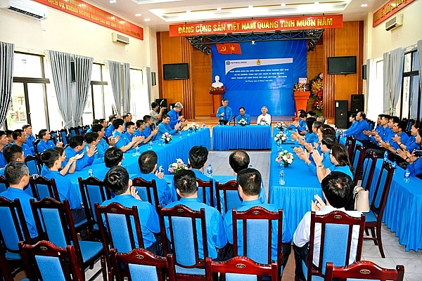 cong ty xang dau khu vuc iii hai phong tiep noi truyen thong vung buoc di len