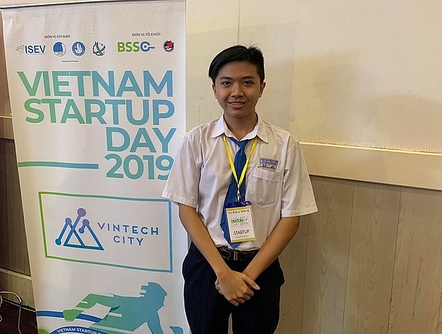 Founder lớp 12, thu 7.000 USD/năm từ nền tảng hỏi bài trên mạng founder lop 12 thu 7000 usdnam tu nen tang hoi bai tren mang