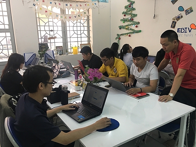 edu2review huong den su minh bach trong giao duc