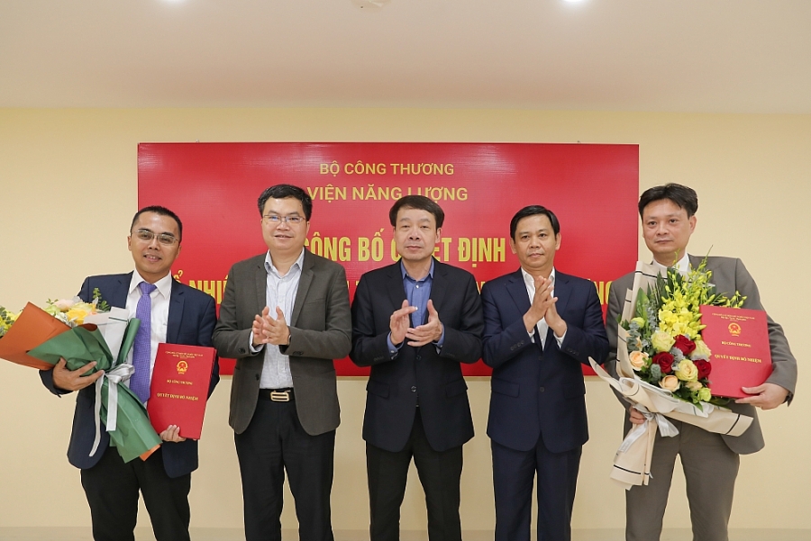 2755-trao-quyyt-yynh-by-nhiym-cho-2-tan-pho-viyn-tryyng-viyn-nyng-lyyng-1