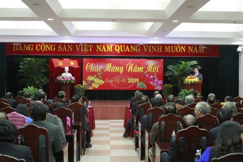 PM meets with officials in Central region