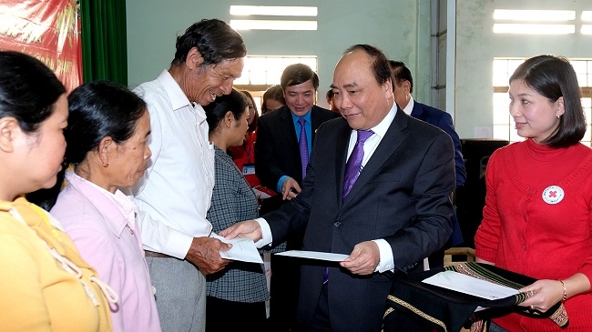PM gives Tet gifts to needy workers, ethnic people in Dak Lak