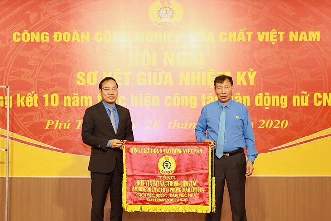 VINACHEM: Công đoàn đóng vai trò then chốt vinachem cong doan dong vai tro then chot