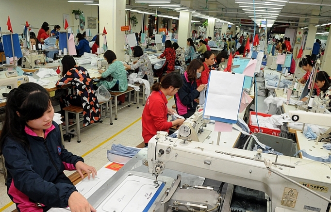 May 10: Tìm cách “giữ chân” người lao động may 10 tim cach giu chan nguoi lao dong