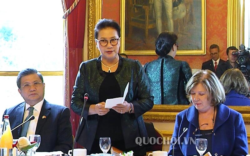 Vietnam vows to create optimal conditions for French firms