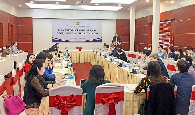 Công đoàn Công Thương Việt Nam: Giúp lao động nữ nhận thức về "4.0" cong doan cong thuong viet nam giup lao dong nu nhan thuc ve 40