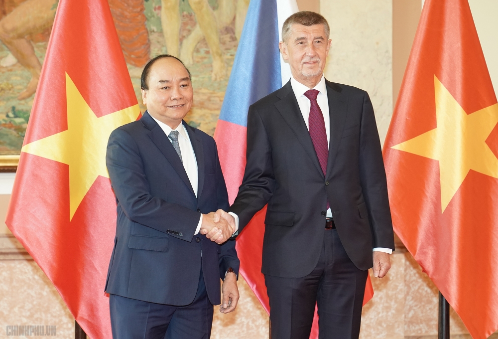 Czech PM hosts official welcome ceremony for visiting Vietnamese counterpart