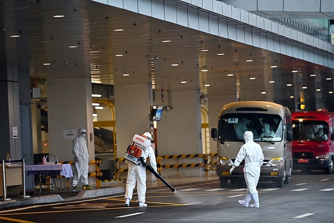san bay van don khi nhung chuyen bay mang tam su menh