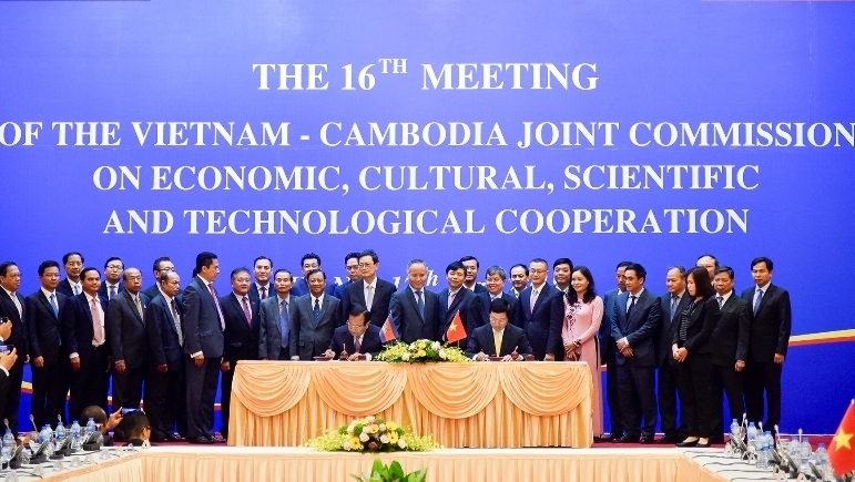 Vietnam, Cambodia agree to foster partnerships in various fields