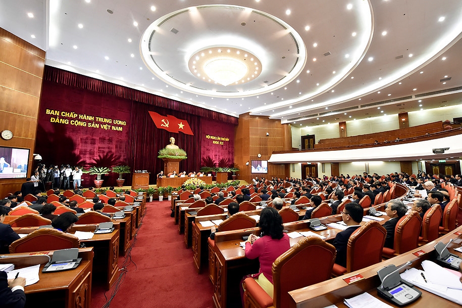 Party Central Committee issues resolution on salary policy reform