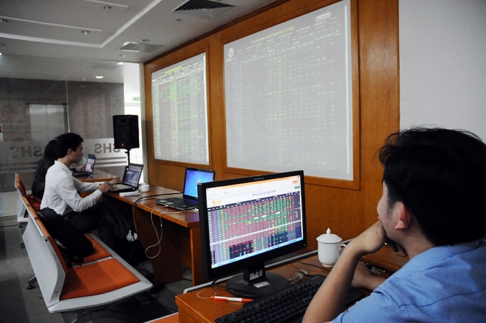 chung khoan va trai phieu nut giam ap cho tin dung